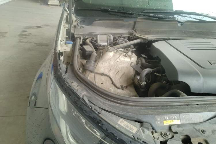 Used Land Rover Discovery 2019 2.0T SE Engine Bay Right