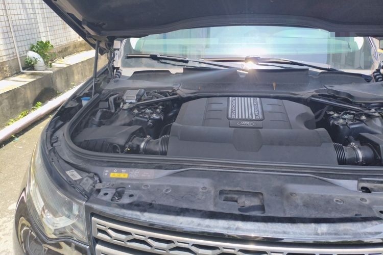 Used Land Rover Discovery 2019 3.0 SC V6 SE Engine Bay Right