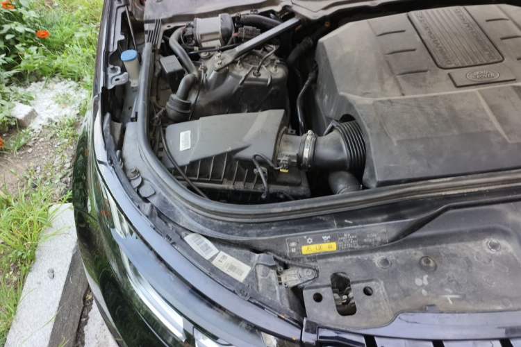 Used Land Rover Discovery 2019 3.0 SC V6 SE Engine Bay Right