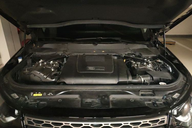 Used Land Rover Discovery 2019 2.0T SE Engine Bay