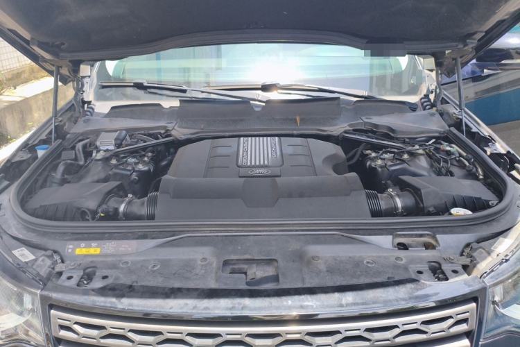 Used Land Rover Discovery 2019 3.0 SC V6 SE Engine Bay