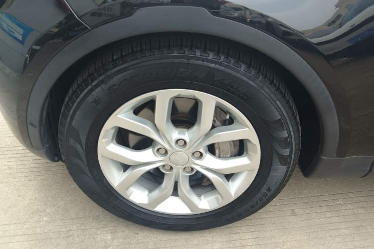 Used Land Rover Discovery 2019 3.0 SC V6 SE Exterior 2