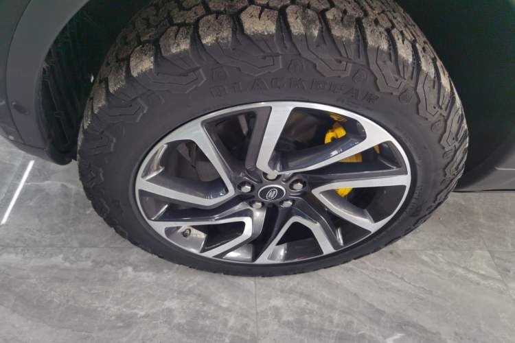 Used Land Rover Discovery 2019 2.0T SE Exterior 3