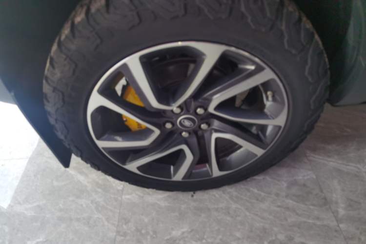 Used Land Rover Discovery 2019 2.0T SE Exterior 4