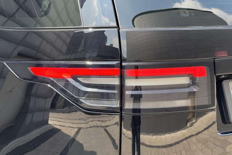 Used Land Rover Discovery 2019 3.0 SC V6 SE Exterior 5