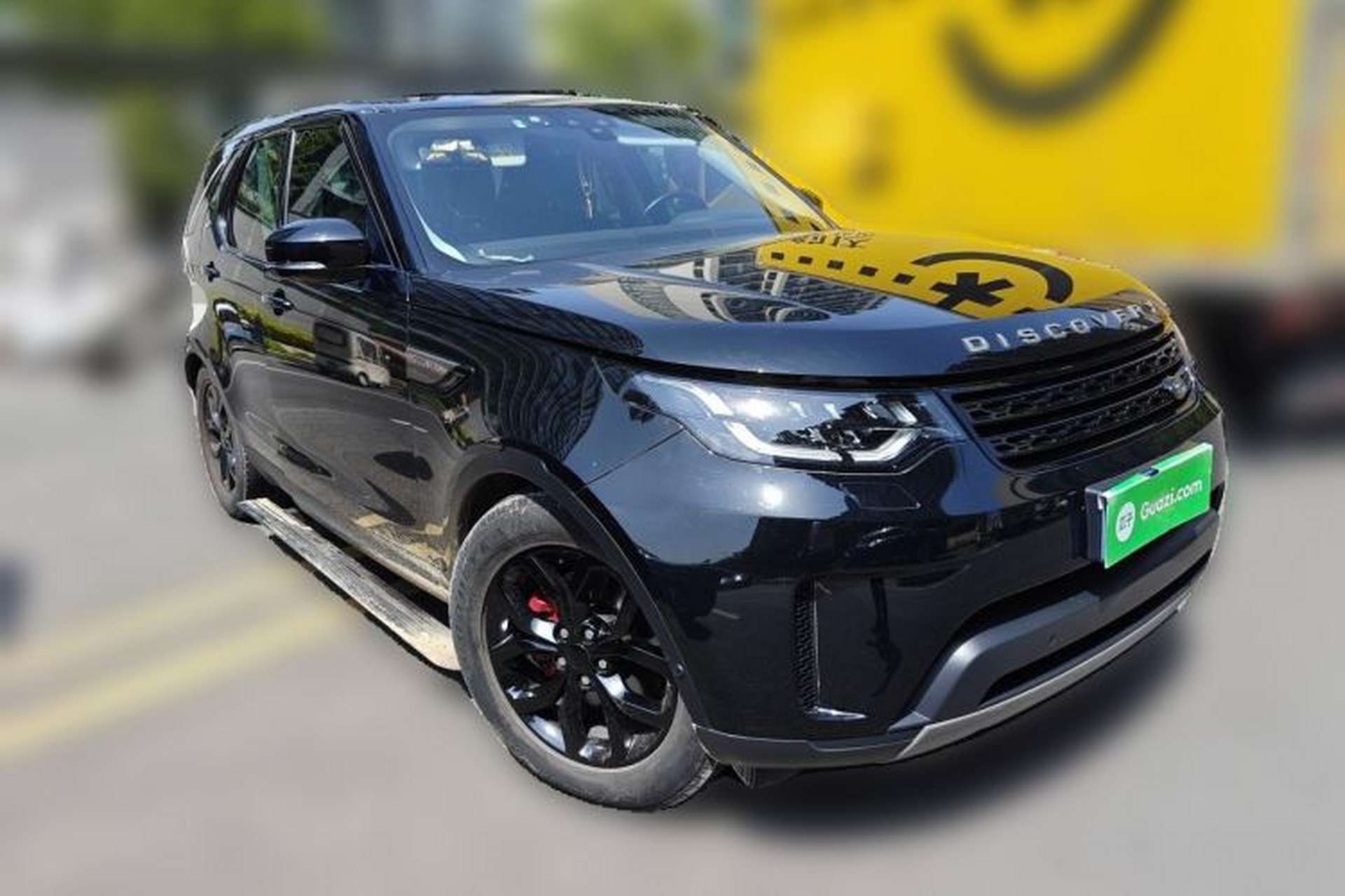 Used Land Rover Discovery 2019 2.0T SE Front Right 45 Deg