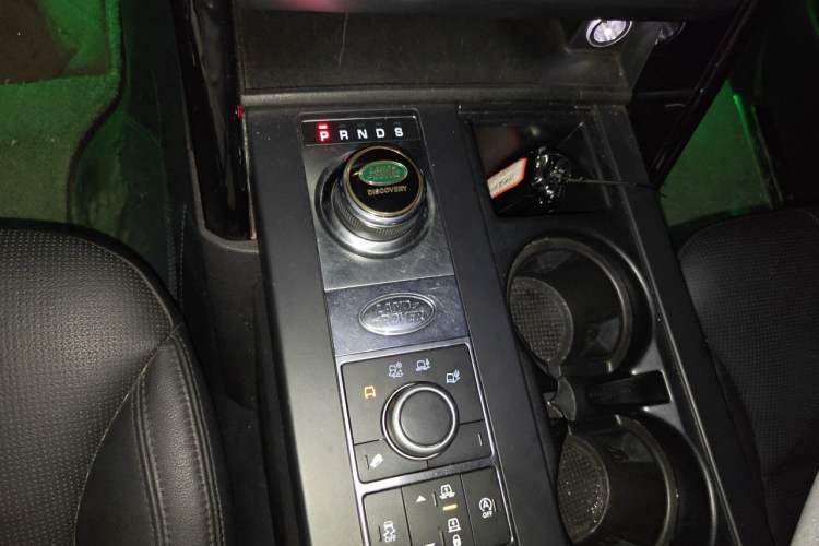 Used Land Rover Discovery 2019 2.0T SE Gear Lever