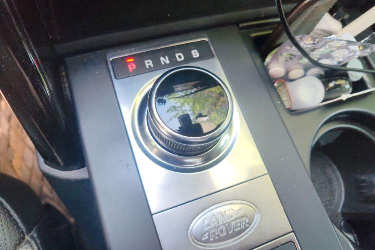 Used Land Rover Discovery 2019 3.0 SC V6 SE Gear Lever