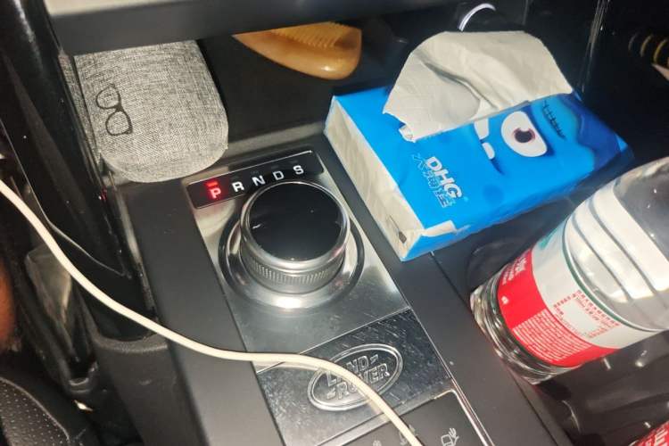 Used Land Rover Discovery 2019 3.0 SC V6 SE Gear Lever