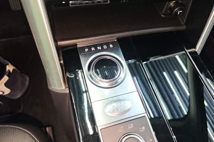 Used Land Rover Discovery 2019 3.0 SC V6 HSE Gear Lever
