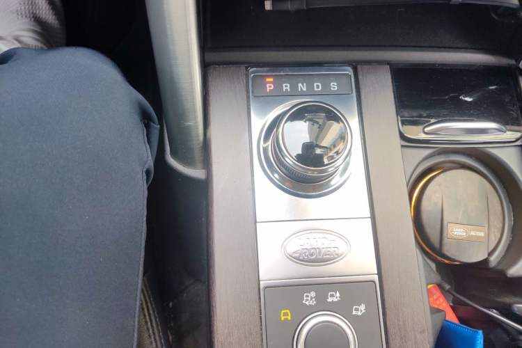 Used Land Rover Discovery 2019 2.0T HSE Gear Lever