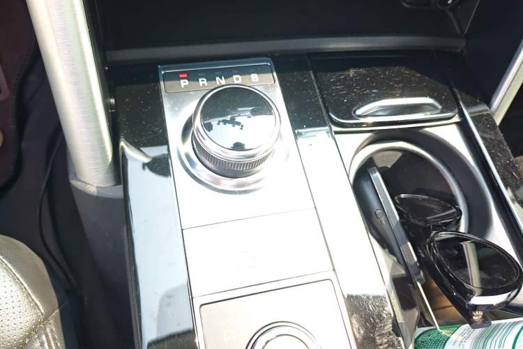 Used Land Rover Discovery 2019 3.0 SC V6 HSE Gear Lever