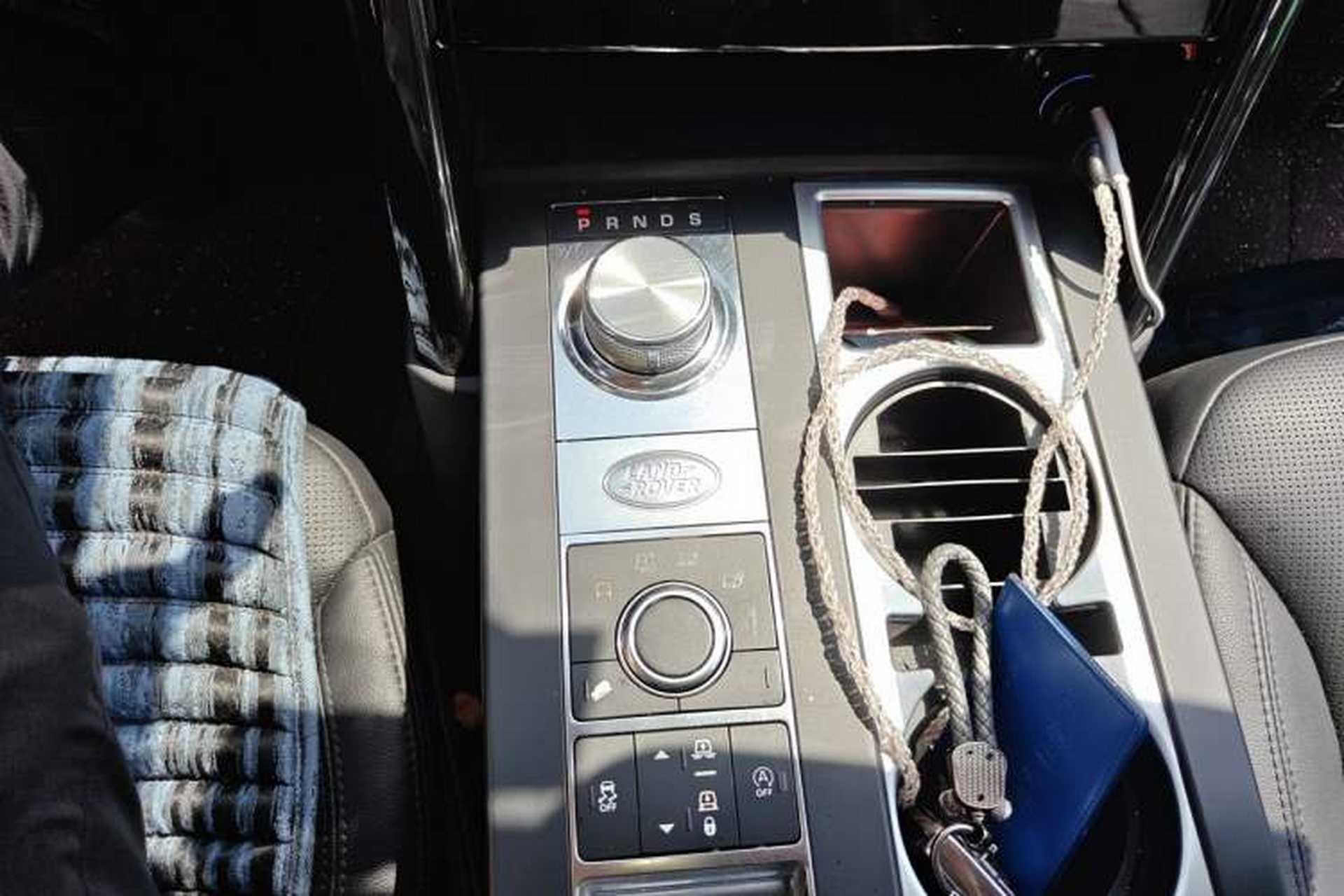 Used Land Rover Discovery 2019 2.0T SE Gear Lever