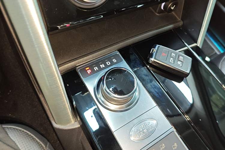 Used Land Rover Discovery 2019 3.0 SC V6 HSE Gear Lever