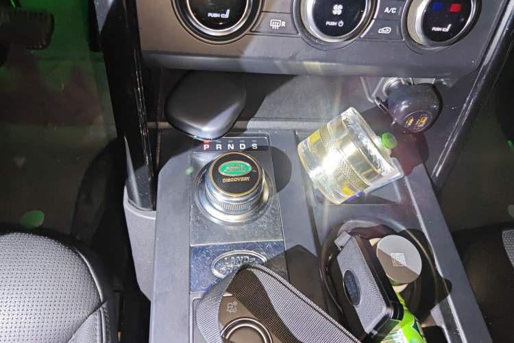 Used Land Rover Discovery 2019 2.0T SE Gear Lever