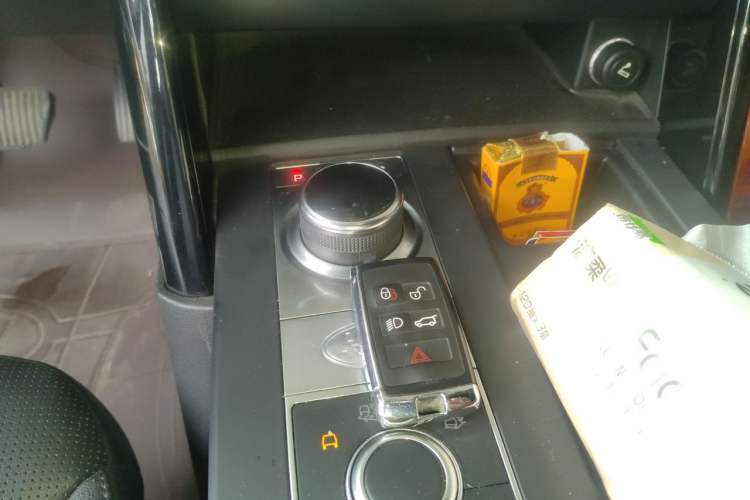 Used Land Rover Discovery 2019 2.0T SE Gear Lever