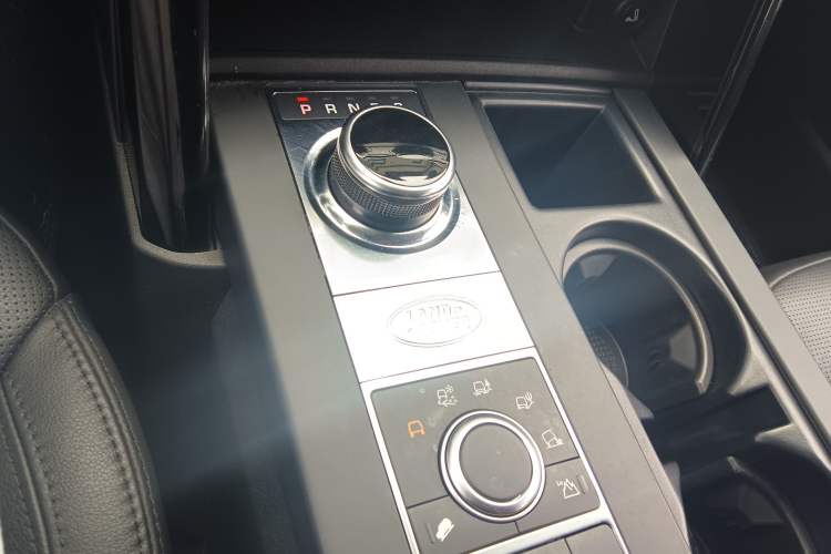 Used Land Rover Discovery 2019 3.0 SC V6 SE Gear Lever