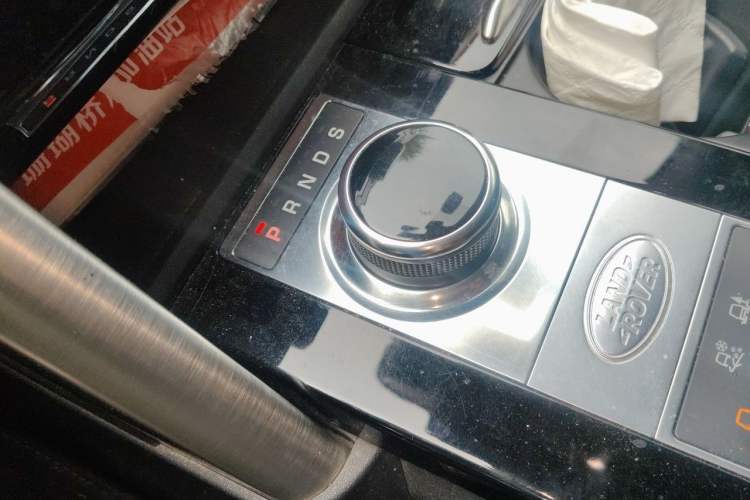 Used Land Rover Discovery 2019 3.0 SC V6 HSE Gear Lever