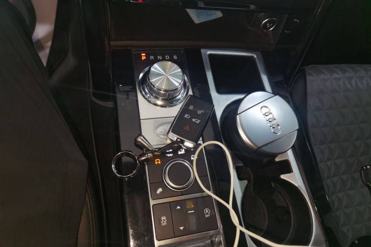Used Land Rover Discovery 2019 2.0T SE Gear Lever