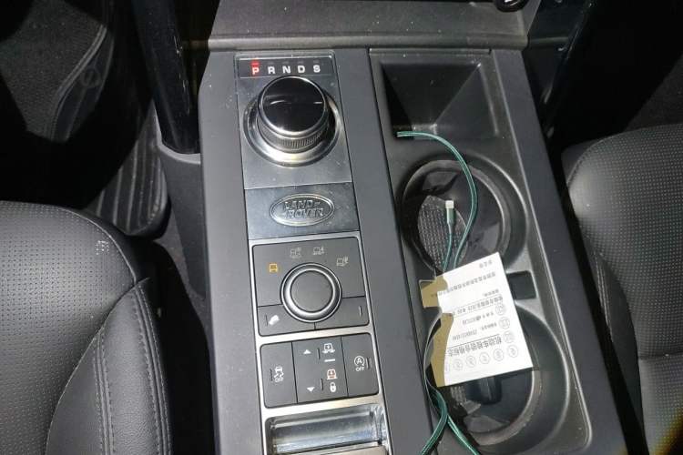 Used Land Rover Discovery 2019 2.0T SE Gear Lever