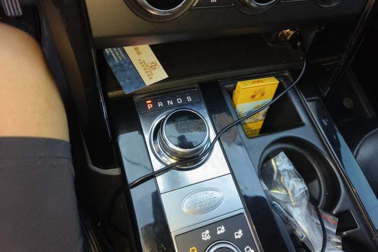 Used Land Rover Discovery 2019 3.0 SC V6 SE Gear Lever