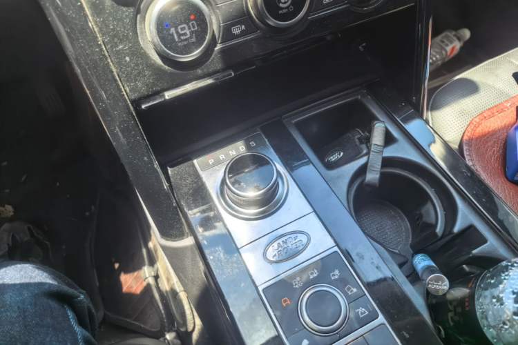 Used Land Rover Discovery 2019 3.0 SC V6 SE Gear Lever