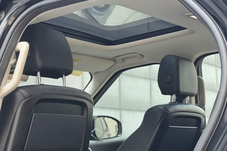 Used Land Rover Discovery 2019 3.0 SC V6 SE Headliner