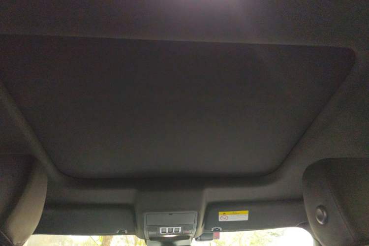 Used Land Rover Discovery 2019 3.0 SC V6 SE Headliner