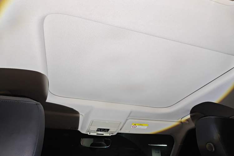Used Land Rover Discovery 2019 2.0T SE Headliner