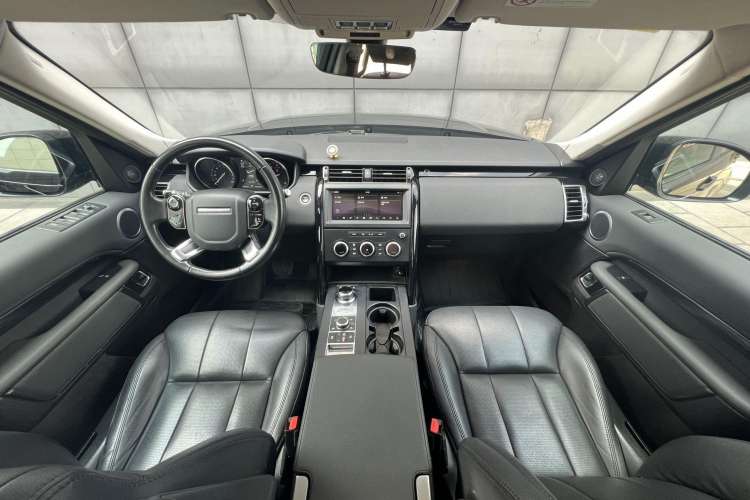 Used Land Rover Discovery 2019 3.0 SC V6 SE Interior 1