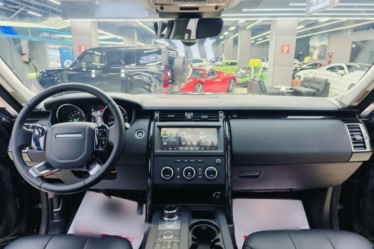 Used Land Rover Discovery 2019 3.0 SC V6 SE Interior 1