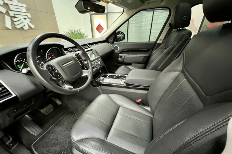 Used Land Rover Discovery 2019 3.0 SC V6 SE Interior 1