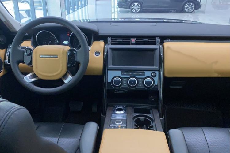 Used Land Rover Discovery 2019 3.0 SC V6 SE Interior 1