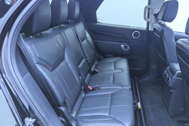 Used Land Rover Discovery 2019 3.0 SC V6 SE Interior 1