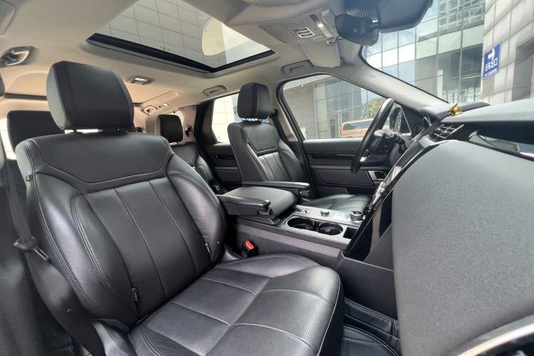 Used Land Rover Discovery 2019 3.0 SC V6 SE Interior 11