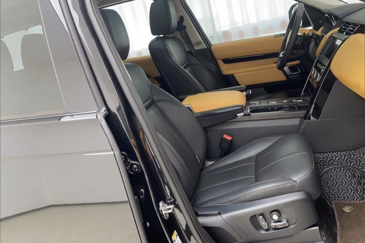 Used Land Rover Discovery 2019 3.0 SC V6 SE Interior 11