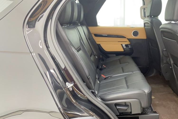 Used Land Rover Discovery 2019 3.0 SC V6 SE Interior 12