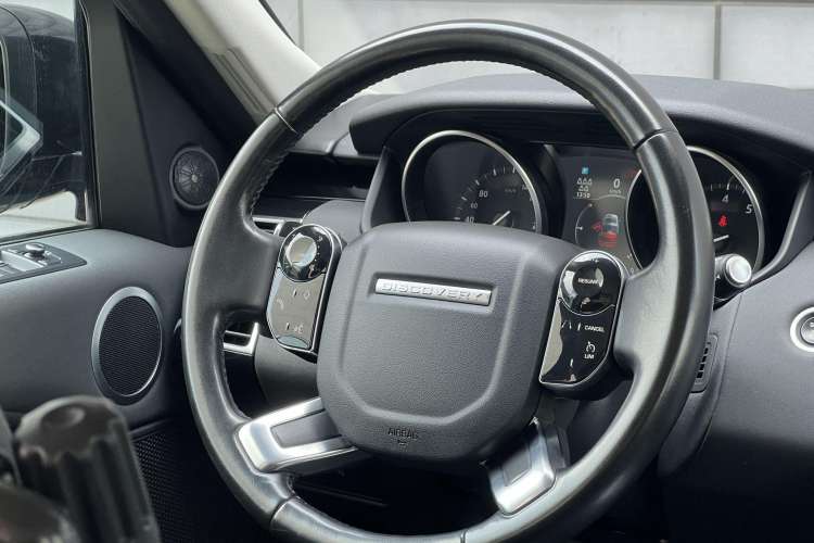 Used Land Rover Discovery 2019 3.0 SC V6 SE Interior 2