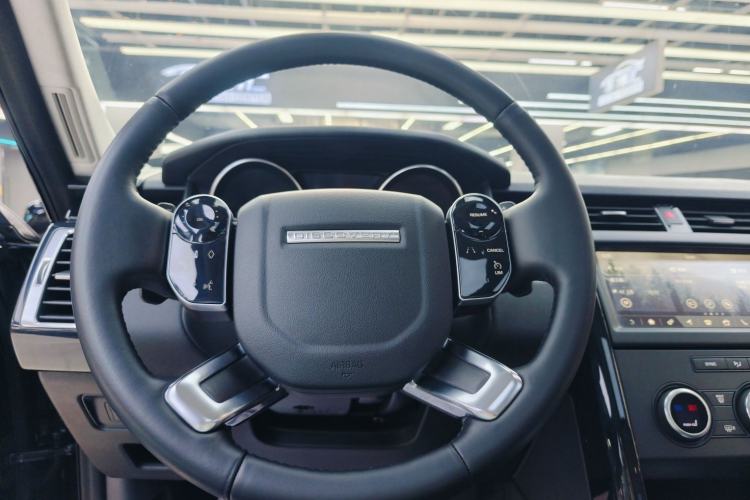 Used Land Rover Discovery 2019 3.0 SC V6 SE Interior 2