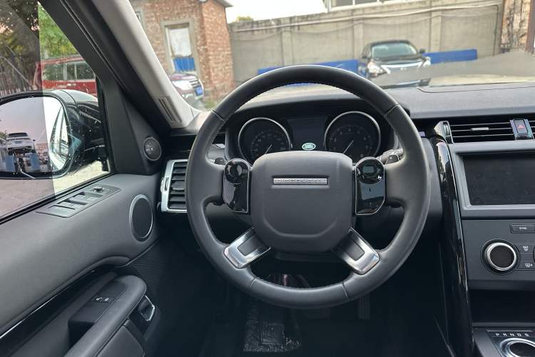 Used Land Rover Discovery 2019 3.0 SC V6 SE Interior 2