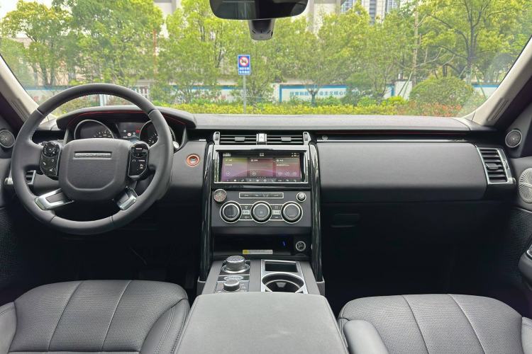 Used Land Rover Discovery 2019 3.0 SC V6 SE Interior 2