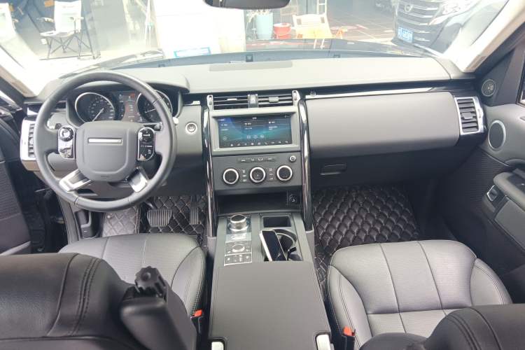 Used Land Rover Discovery 2019 3.0 SC V6 SE Interior 2