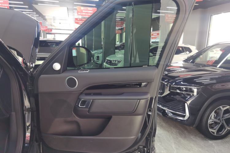 Used Land Rover Discovery 2019 2.0T SE Interior 2