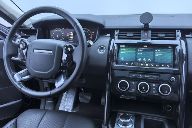 Used Land Rover Discovery 2019 3.0 SC V6 SE Interior 2