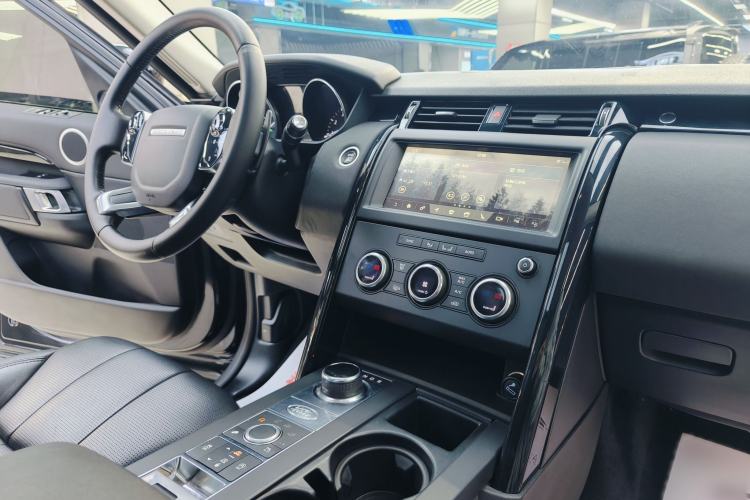 Used Land Rover Discovery 2019 3.0 SC V6 SE Interior 3