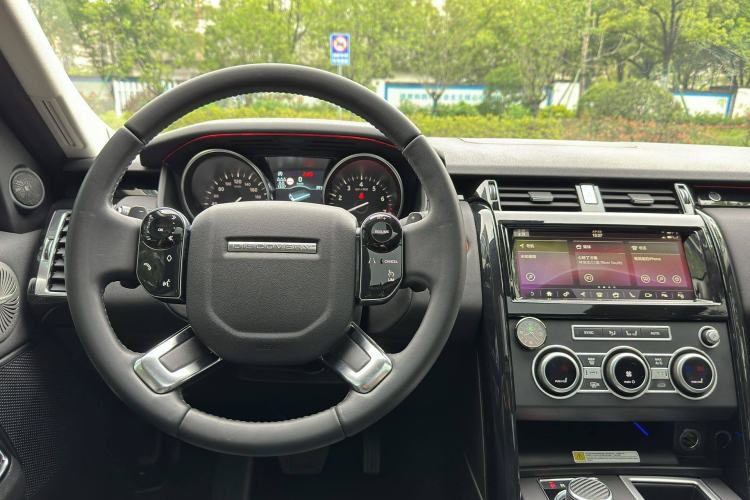 Used Land Rover Discovery 2019 3.0 SC V6 SE Interior 3