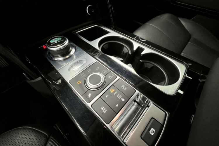 Used Land Rover Discovery 2019 3.0 SC V6 SE Interior 3