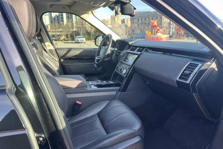 Used Land Rover Discovery 2019 3.0 SC V6 SE Interior 3