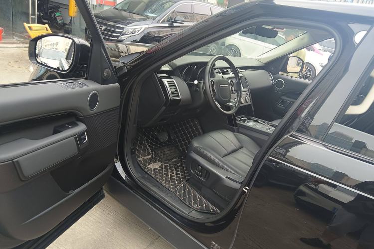 Used Land Rover Discovery 2019 3.0 SC V6 SE Interior 3
