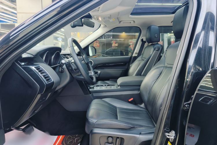 Used Land Rover Discovery 2019 3.0 SC V6 SE Interior 4